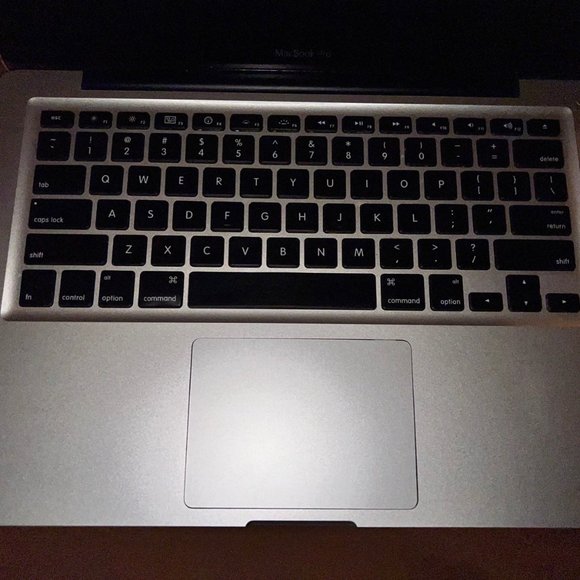Apple MacBook Pro 13.3" Laptop Mid 2010 4GB | 240-GB SSD | 2.4 GHz Core 2 Duo - Picture 5 of 10